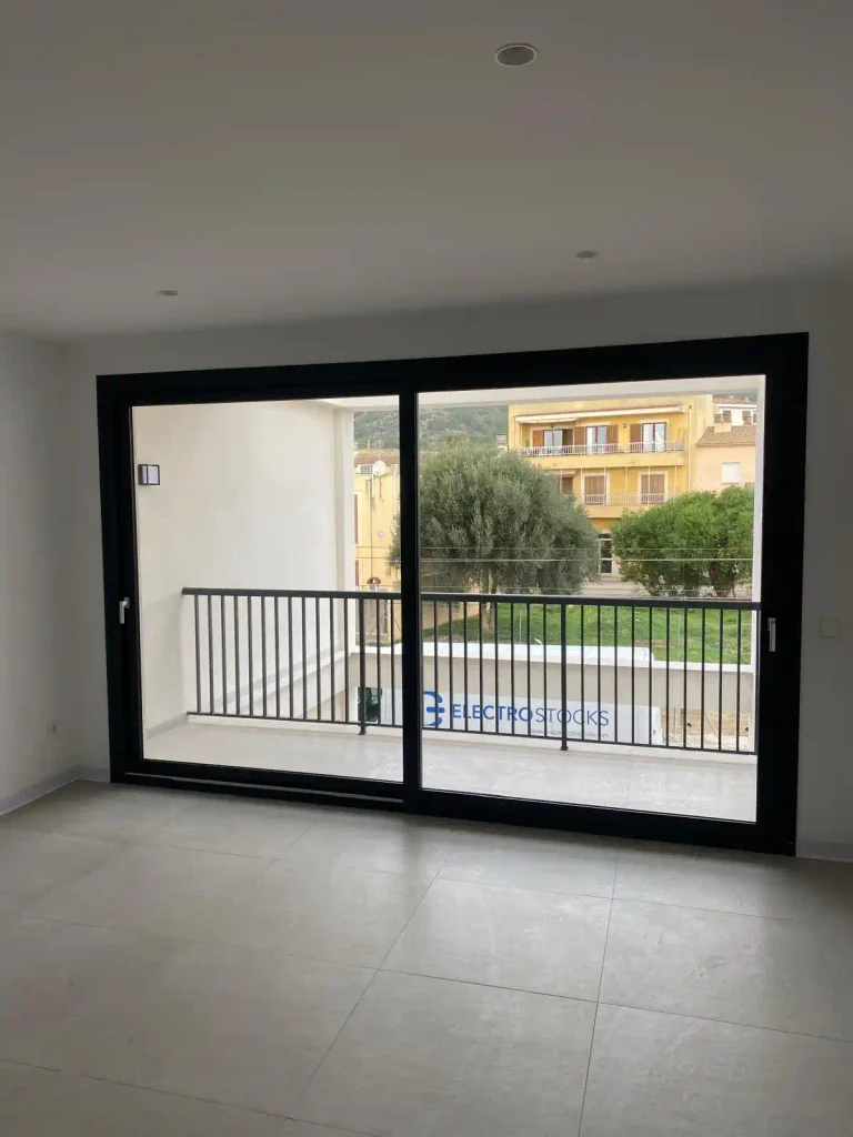 automotive Ventanas oscilobatientes y barandillas de aluminio